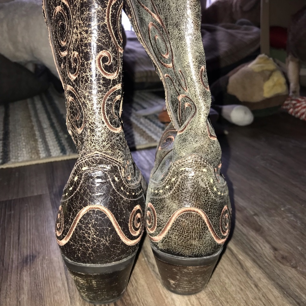 Ariat 8b boots - Picture 3 of 5